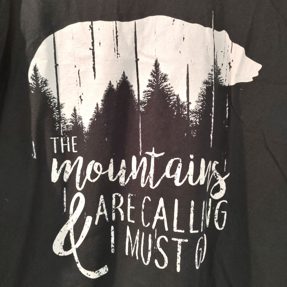 The Mountains Are Calling and I Must Go Black and White T-shirt XL - Picture 2 of 4